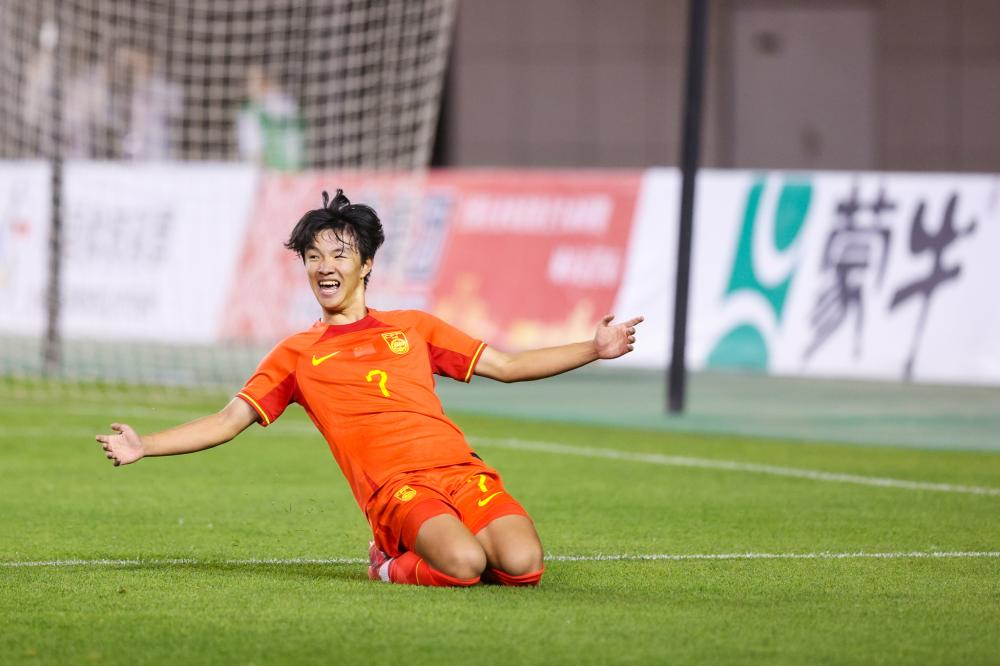 从克罗地亚中场大师到传奇指挥官 莫德里奇如何改写现代足球的节奏与荣耀之路